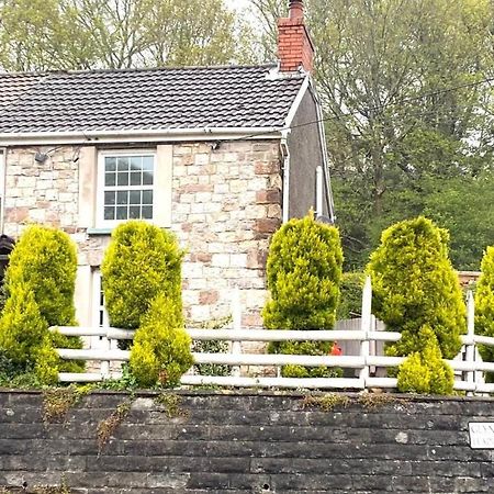 2-Bed Cottage In In Welsh Valley Nr Суонзи Екстериор снимка