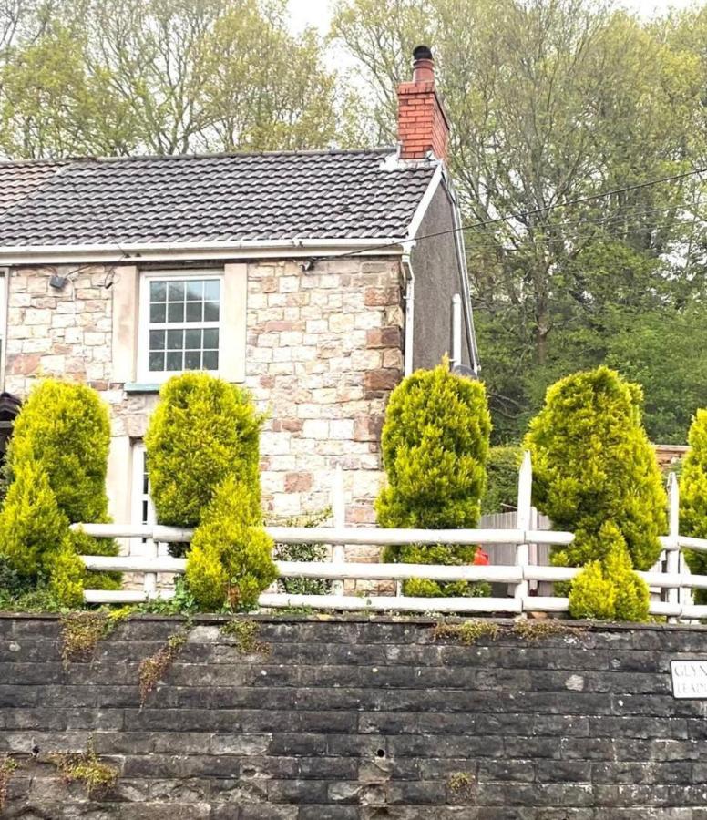 2-Bed Cottage In In Welsh Valley Nr Суонзи Екстериор снимка