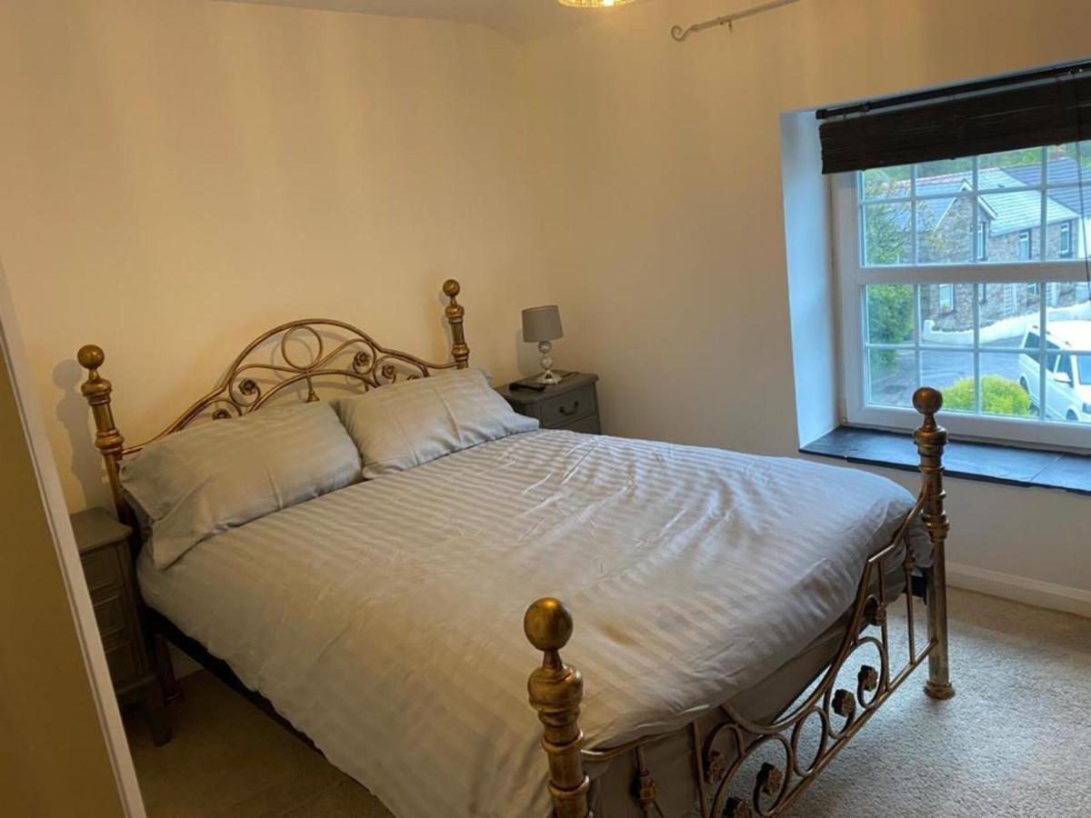 2-Bed Cottage In In Welsh Valley Nr Суонзи Екстериор снимка